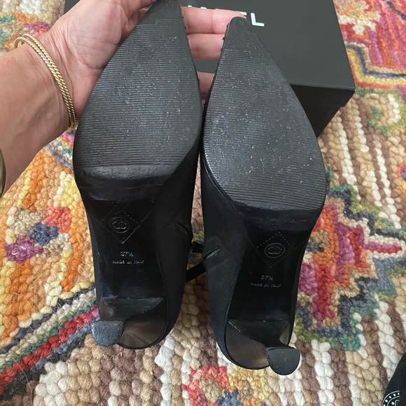 🔥Sale 🔥 Chanel Black Leather/Suede CC Pointed Toe Ankle Booties - Picture 10 of 11